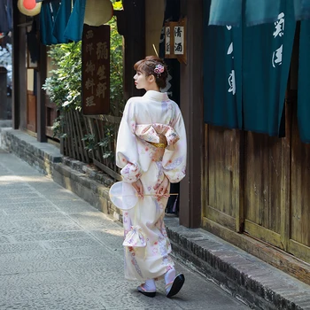 Japāņu modificētu kimono, ķiršu ziedu, svaigi, gaiši bēša Japāņu kimono formālās valkāt sieviešu modificētu kimono yukata